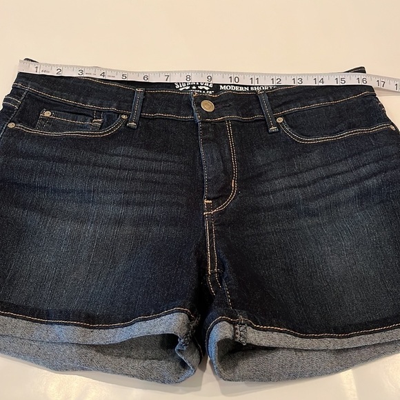 Signature By Levi Strauss Modern Shorts Mid Rise Size 8 - Picture 4 of 16